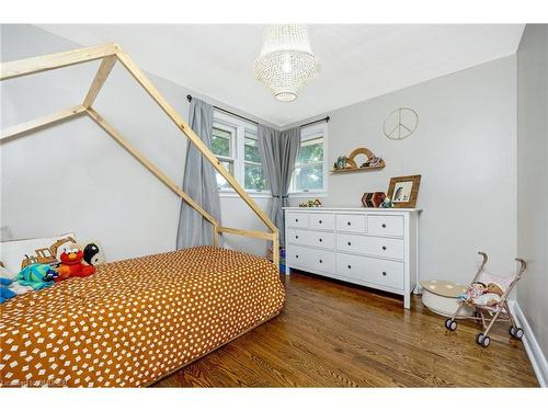 34 Elizabeth Street S, Brampton, ON - Indoor Photo Showing Bedroom