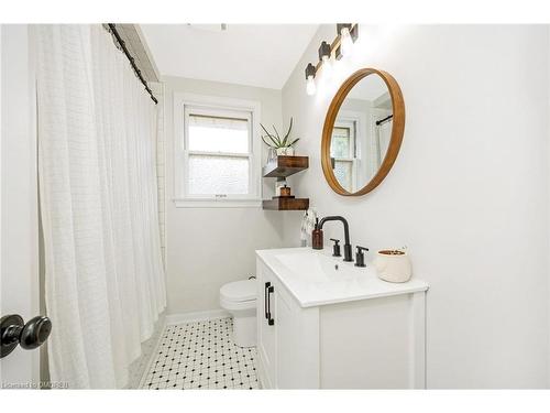 34 Elizabeth Street S, Brampton, ON - Indoor Photo Showing Bathroom