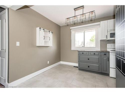 1801 Biscayne Drive, Cambridge, ON - Indoor Photo Showing Kitchen