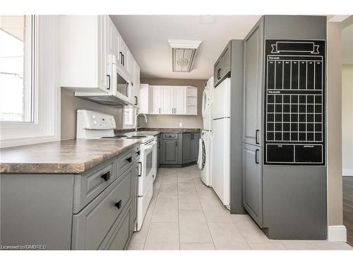 1801 Biscayne Drive, Cambridge, ON - Indoor Photo Showing Kitchen