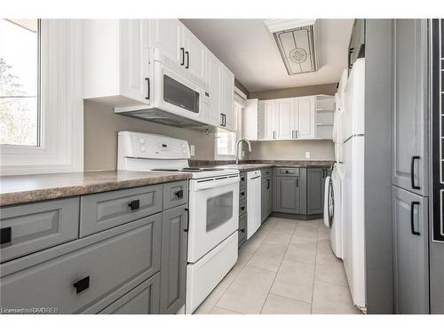 1801 Biscayne Drive, Cambridge, ON - Indoor Photo Showing Kitchen