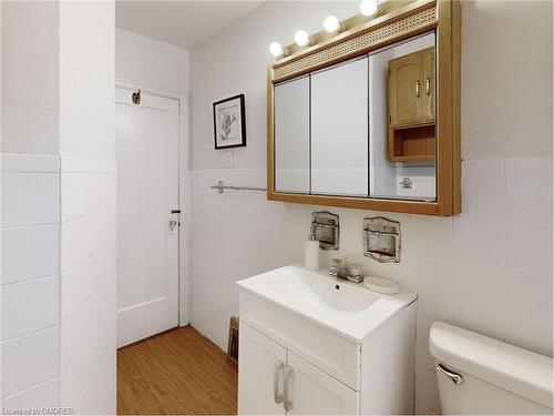 109 East 11Th Street, Hamilton, ON - Indoor Photo Showing Bathroom