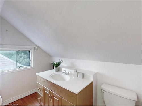 109 East 11Th Street, Hamilton, ON - Indoor Photo Showing Bathroom