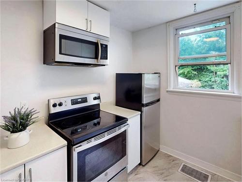 109 East 11Th Street, Hamilton, ON - Indoor Photo Showing Kitchen