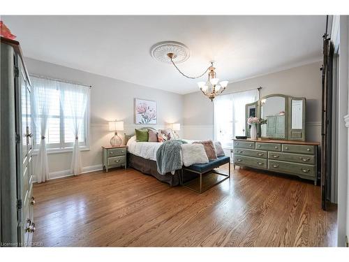 179 Townsend Avenue, Burlington, ON - Indoor Photo Showing Bedroom