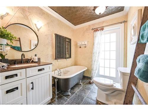 179 Townsend Avenue, Burlington, ON - Indoor Photo Showing Bathroom