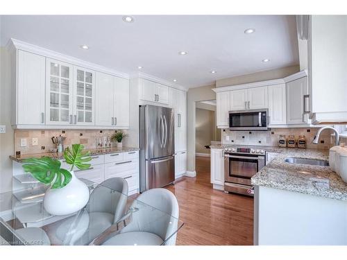 234 Spring Garden Road, Oakville, ON - Indoor Photo Showing Kitchen