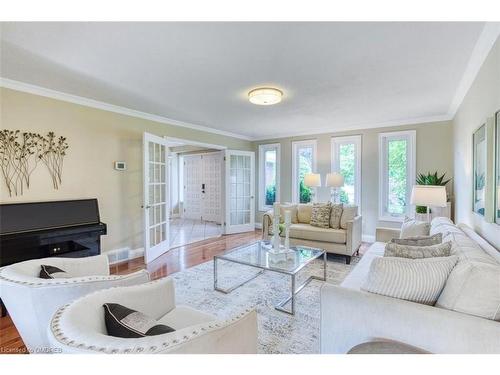 234 Spring Garden Road, Oakville, ON - Indoor Photo Showing Living Room