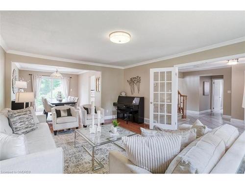 234 Spring Garden Road, Oakville, ON - Indoor Photo Showing Living Room