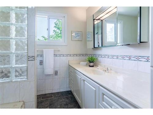 234 Spring Garden Road, Oakville, ON - Indoor Photo Showing Bathroom