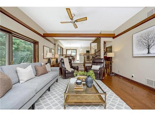 37 Heslop Court, Halton Hills, ON - Indoor Photo Showing Living Room