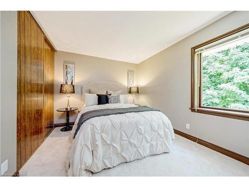 37 Heslop Court, Halton Hills, ON - Indoor Photo Showing Bedroom