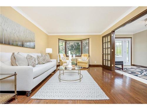 37 Heslop Court, Halton Hills, ON - Indoor Photo Showing Living Room