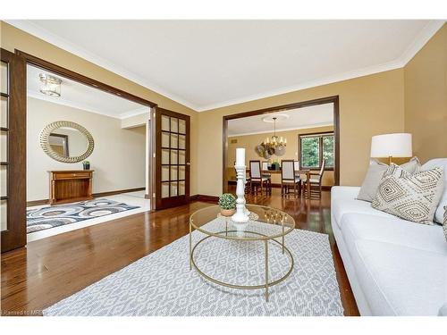 37 Heslop Court, Halton Hills, ON - Indoor Photo Showing Living Room