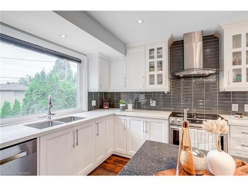 625 Braemore Road, Burlington, ON - Indoor Photo Showing Kitchen With Double Sink With Upgraded Kitchen