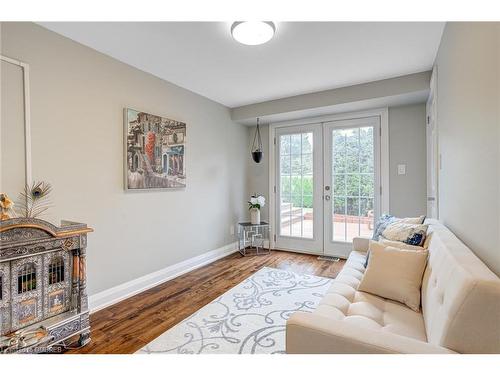 625 Braemore Road, Burlington, ON - Indoor Photo Showing Living Room