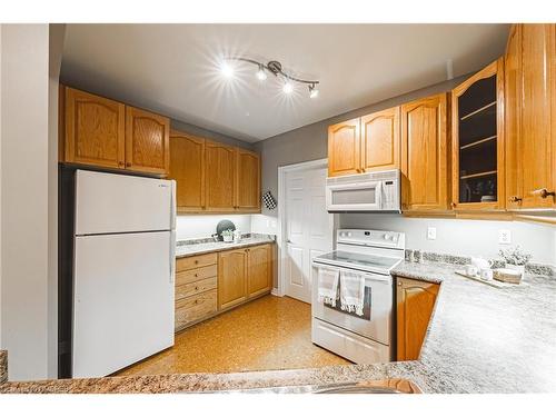 302-443 Centennial Forest Drive, Milton, ON - Indoor Photo Showing Kitchen