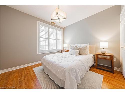 302-443 Centennial Forest Drive, Milton, ON - Indoor Photo Showing Bedroom