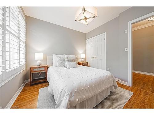 302-443 Centennial Forest Drive, Milton, ON - Indoor Photo Showing Bedroom