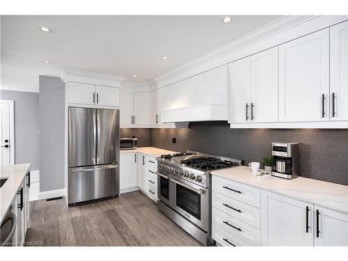 2042 Springdale Road, Oakville, ON - Indoor Photo Showing Kitchen With Upgraded Kitchen