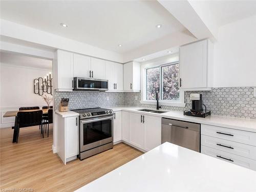 14 Pompano Court, Hamilton, ON - Indoor Photo Showing Kitchen With Stainless Steel Kitchen With Double Sink With Upgraded Kitchen