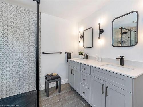 14 Pompano Court, Hamilton, ON - Indoor Photo Showing Bathroom