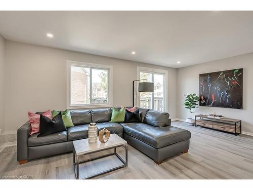 2320 Strawfield Court, Oakville, ON - Indoor Photo Showing Living Room