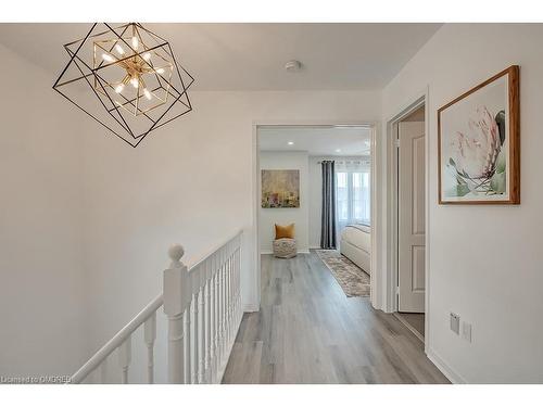 2320 Strawfield Court, Oakville, ON - Indoor Photo Showing Kitchen With Upgraded Kitchen