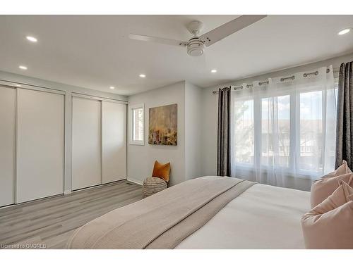 2320 Strawfield Court, Oakville, ON - Indoor Photo Showing Bedroom