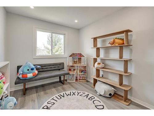 2320 Strawfield Court, Oakville, ON - Indoor Photo Showing Bedroom