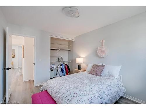 2320 Strawfield Court, Oakville, ON - Indoor Photo Showing Bedroom