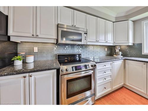 8 Inverhuron Trail, Oakville, ON - Indoor Photo Showing Kitchen With Upgraded Kitchen