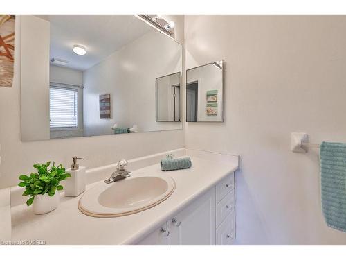 8 Inverhuron Trail, Oakville, ON - Indoor Photo Showing Bathroom