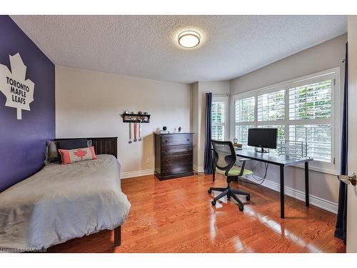 8 Inverhuron Trail, Oakville, ON - Indoor Photo Showing Bedroom