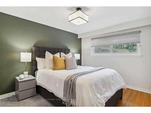 346 Trafalgar Court, Burlington, ON - Indoor Photo Showing Bedroom