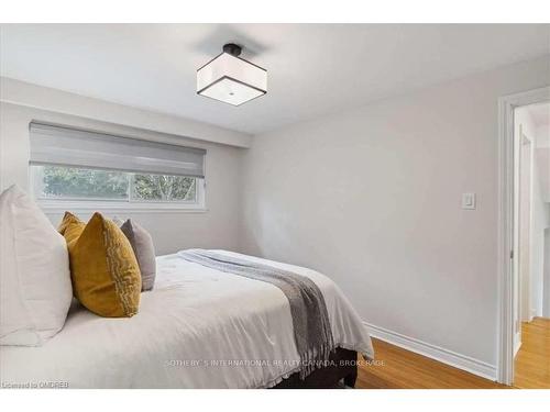 346 Trafalgar Court, Burlington, ON - Indoor Photo Showing Bedroom