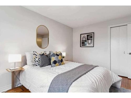 346 Trafalgar Court, Burlington, ON - Indoor Photo Showing Bedroom