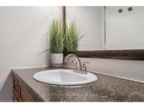 346 Trafalgar Court, Burlington, ON - Indoor Photo Showing Bathroom