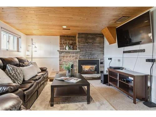 346 Trafalgar Court, Burlington, ON - Indoor Photo Showing Living Room With Fireplace