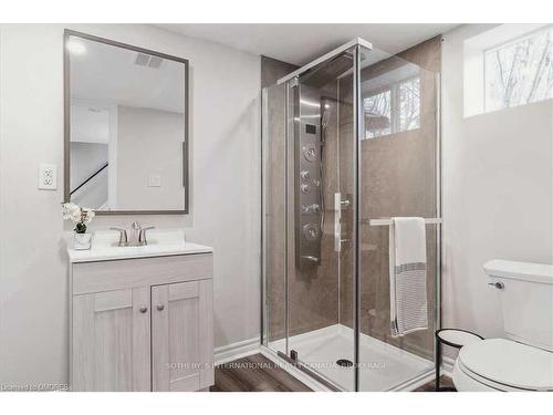 346 Trafalgar Court, Burlington, ON - Indoor Photo Showing Bathroom