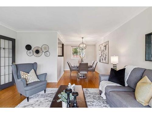 346 Trafalgar Court, Burlington, ON - Indoor Photo Showing Living Room