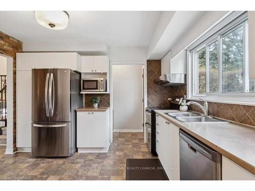 346 Trafalgar Court, Burlington, ON - Indoor Photo Showing Kitchen With Double Sink