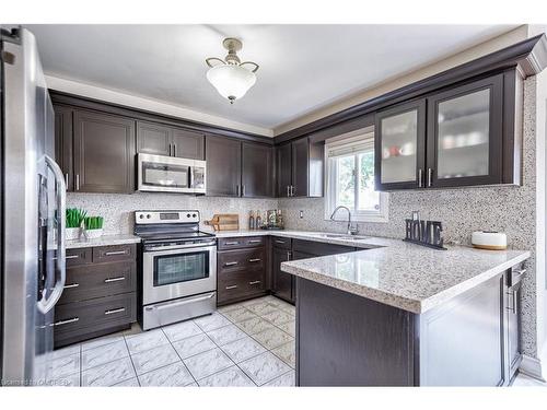 1348 Pilgrims Way, Oakville, ON - Indoor Photo Showing Kitchen With Upgraded Kitchen