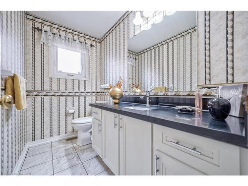 1348 Pilgrims Way, Oakville, ON - Indoor Photo Showing Bathroom