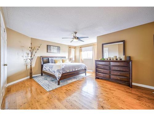 1348 Pilgrims Way, Oakville, ON - Indoor Photo Showing Bedroom