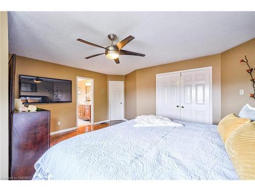 1348 Pilgrims Way, Oakville, ON - Indoor Photo Showing Bedroom