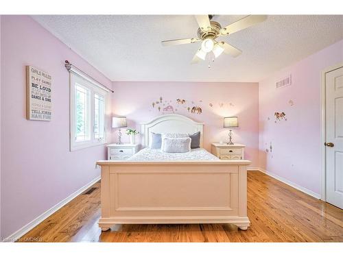 1348 Pilgrims Way, Oakville, ON - Indoor Photo Showing Bedroom