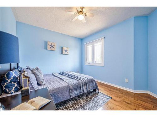 1348 Pilgrims Way, Oakville, ON - Indoor Photo Showing Bedroom