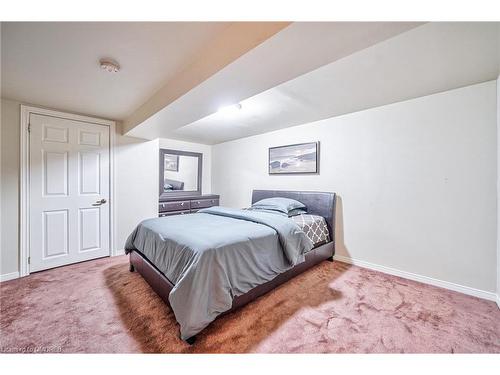 1348 Pilgrims Way, Oakville, ON - Indoor Photo Showing Bedroom