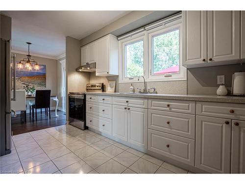 583 Turner Drive, Burlington, ON - Indoor Photo Showing Kitchen